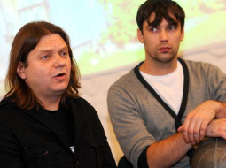 Filmas režisors Aigars Grauba (no kreisās) un galvenās lomas atveidotājs aktieris Jānis Āmanis. Foto: Evija Trifanova, LETA