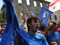 Protestētāhi Zugdidi pilsētā. Foto: AFP/LETA