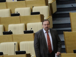 No Valsts domes izraidītais Genādijs Gudkovs. Foto: ITAR-TASS/LETA