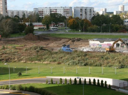 Būvlaukums Biķernieku ielā 121 pērnā gada rudenī. Autora foto