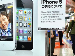 iPhone 5 reklāma Japānas pilsētā Tokijā. Foto: AFP/LETA