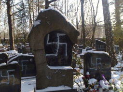 Apzīmētie kapu pieminekļi. Avots: Rīgas dome