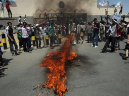 Protestētāji pie ASV vēstniecības Jemenā. Foto: AFP/LETA