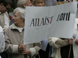 Iedzīvotāju protesti pie Jūrmalas domes mēru maiņas dienā. Autors: Andrejs Teretjevs, F64