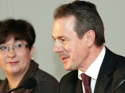 Sandra Kalniete - PS valdes locekle (K) un Ģirts Valdis Kristovskis – PS valdes priekšsēdētājs (L). Foto: Kaspars Krafts, F64