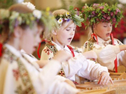 Mazās koklētājas un dziedātājas piedalās Dziesmu svētkos. Foto: Nora Krevneva, F64