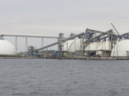 Rīgas brīvosta. Foto: Andrejs Strokins, F64