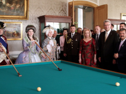 Imants Lancmanis (no labās) sava mūža darba - Rundāles pils - 275.dzimšanas dienas svinībās kopā ar toreizējo Valsts prezidentu Valdi Zatleru un kundzi Lilitu, kā arī ar mecenātu Borisu Teterevu. Foto: Kaspars Krafts, F64