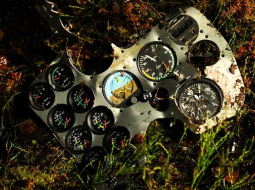 Bukultos nokritušās amatieru lidmašīnas atlūzas. Foto: Ieva Čīka, LETA