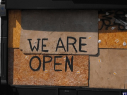 Londona gatavojas naktij. Foto: Vilis Kasims