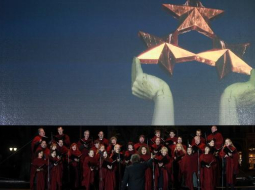 Latvijas Tautas frontes 25 gadu jubilejas koncerts pie Brīvības pieminekļa. Tajā pašā vakarā LTV "Panorāma" parādīja diskusijas raisošo sižetu par Latvijas neseno vēsturi. Foto: Evija Trifanova, LETA