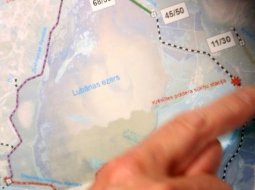 Karte ar Lubānas ezera apkārtni. Foto: Edijs Pālens, LETA