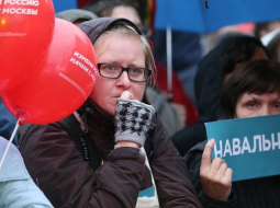 Opozīcijas līdera Alekseja Navaļnija atbalstītāji Maskavas mēra vēlēšanās ir nobažījušies. Foto: ITAR-TASS/LETA