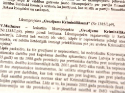 Bijusī Saeimas Juridiskās komisijas priekšsēdētāja un Tautas partijas deputāte Vineta Muižniece, iespējams, parlamenta darbības laikā viltojusi komisijas sēdes protokolu, lai kavētu grozījumus Krimināllikumā, kas saistīti ar partiju nelikumīgu finansēšanu. Foto: Lita Krone, LETA
