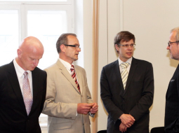 No kreisās: Nacionālās apvienības pārstāvji Gaidis Bērziņš, Dzintars Rasnačs, Einārs Cilinskis, Roberts Zīle. Foto: Kaspars Krafts, F64