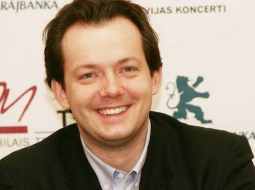 "Lielās mūzikas balvas 2010" laureāts par spožiem starptautiskiem sasniegumiem un Latvijas vārda daudzināšanu pasaulē diriģents Andris Nelsons. Foto: Gints Ivuškāns, F64