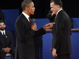 ASV prezidents Baraks Obama debatēs ar prezidenta amata kandidātu Mitu Romniju. Foto: AFP/LETA