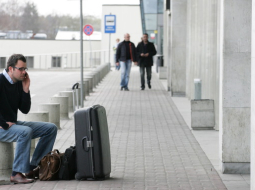 Pasažieri Rīgas lidostā. Foto: Raitis Plauks, F64
