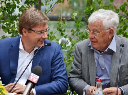 Rīgas mērs Nils Ušakovs un komponists Raimonds Pauls preses konferencē par ielīgošanu Rīgā. Foto: Renāte Briede, LETA