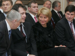 Ieva Plaude-Rēlingere (centrā) kopā ar citiem uzņēmējiem pirms diviem gadiem pieņemšanā Valsts prezidenta pilī. Foto: Jānis Saliņš, F64