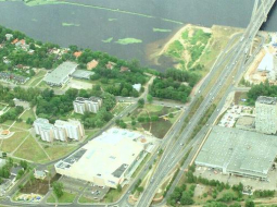 Skats uz Ķīpsalu pie Vanšu tilta 2004.gadā.