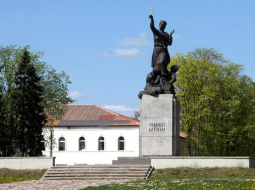Rēzeknes simbols - Latgales atbrīvošanas piemineklis "Vienoti Latvijai" (Latgales Māra). Foto: Ieva Čīka, LETA