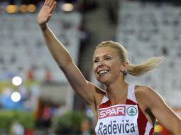 Ineta Radeviča. Foto: Romāns Kokšarovs, F64