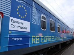 Rīgas centrālajā dzelzceļa stacijā oktobrī piestāja vilciens "Rail Baltica Express train". Foto: Edijs Pālens, LETA