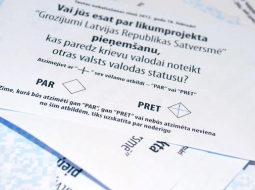 Referenduma biļetens. Foto: Evija Trifanova, LETA