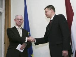 Hermans van Rompejs (K) un Valdis Dombrovskis. Foto: Jānis Saliņš, F64