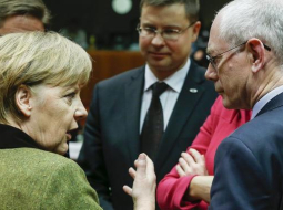 Apspriedē par ES budžetu Vācijas kanclere Angela Merkele, Hermanis van Rompejs un Valdis Dombrovskis. Foto: EPA/LETA