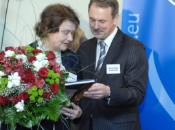 Anna Seile (no kreisās) kopā ar Pilsoniskās savienības līderi Ģirtu Valdi Kristovski. Foto: Gints Ivuškāns, F64