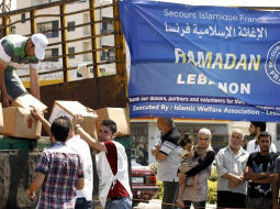 Sīrijas bēgļu nometnē piegādā palīdzību. Foto: AFP/LETA