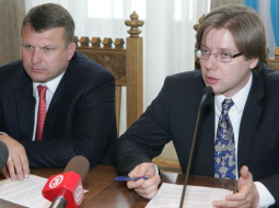 Ainārs Šlesers (PLL) (no kreisās), Nils Ušakovs (SC). Autors - Jānis Saliņš, F64