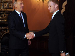 Valsts prezidents Andris Bērziņš tiekas ar ministru Edmundu Sprūdžu. Foto: Lita Krone, LETA