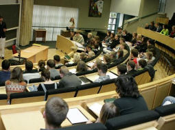 Studenti auditorijā. Foto: Evija Trifanova, LETA