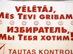 "Tautas kontrole" pērn vilināja vēlētājus ar šādiem plakātiem. Foto: Lita Krone, LETA
