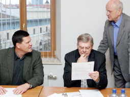 Kaspars Gerhards (K), Pēteris Tabūns (C), Juris Dobelis (L) TB/LNNK valdes sēdē. Foto: Ieva Čīka, LETA