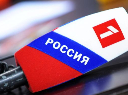 Krievijas televīzijas mikrofons. NEPLP vēlme subtitrēt filmas un raidījumus ir solis pretī ES valodu apguvei, nevis uzturēt krievu valodas informācijas telpu Latvijā. Foto: Ieva Lūka, LETA