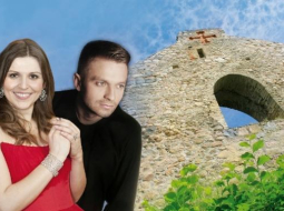 Verdi operas "Traviata" titullomu dziedās latviešu operdīva Maija Kovaļevska, bet Alfrēda Žermona lomā iejutīsies aizvadītajos Opersvētkos klausītāju sirdis iekarojušais tenors Pavols Bresliks no Slovākijas