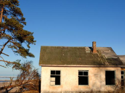 Tukša māja Kolkā. Foto: Gatis Rozenfelds, F64