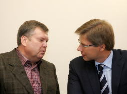 Apvienības "Saskaņas centrs" (SC) līderi - Rīgas mērs Nils Ušakovs (no labās) un SC līderis Jānis Urbanovičs. Foto: Ieva Čīka, LETA
