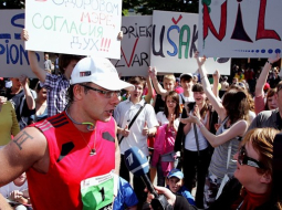 Attēlā: Rīgas mērs Nils Ušakovs pēc "Nordea" maratona 2010.gadā.
