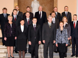 Valda Dombrovska otrā valdība ar Valsts prezidentu Valdi Zatleru pirmajā darbības dienā. Foto: F64
