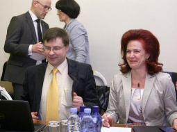 Solvita Āboltiņa un Valdis Dombrovskis. Foto: Dmitrijs Suļžics, F64