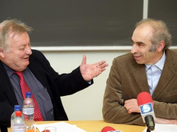 Baltijas Starptautiskā ekonomikas politikas studiju centra direktors Alfreds Vanags (no kreisās) un Latvijas Universitātes ekonometrijas profesors Mihails Hazans preses konferencē pēc prezentācijas "Strukturāls vai ciklisks? Bezdarbs Latvijā kopš 2008.-2009.gada krīzes" par jaunākajiem pētījumiem par Latvijas darba tirgu. Foto: Ieva Čīka, LETA