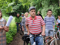 Veloaktīvisti piedalās demonstrācijā Bieriņos, lai aicinātu Rīgas domes deputātus atbalstīt Mārupītes "Zaļā veloceliņa" izbūves pabeigšanu. Foto: Lita Krone, LETA