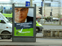 "Vienotības" priekšvēlēšanu plakāts pirms 10.Saeimas vēlēšanām. Foto: Gints Ivuškāns, F64