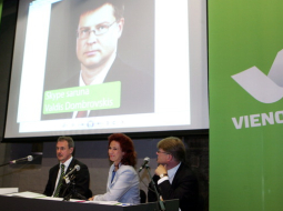 "Vienotības" triju partiju līderi un premjers Valdis Dombrovskis. Foto: Raitis Plauks, F64