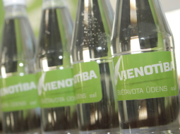 Vienotības ūdens. Foto: Jānis Saliņš, F64